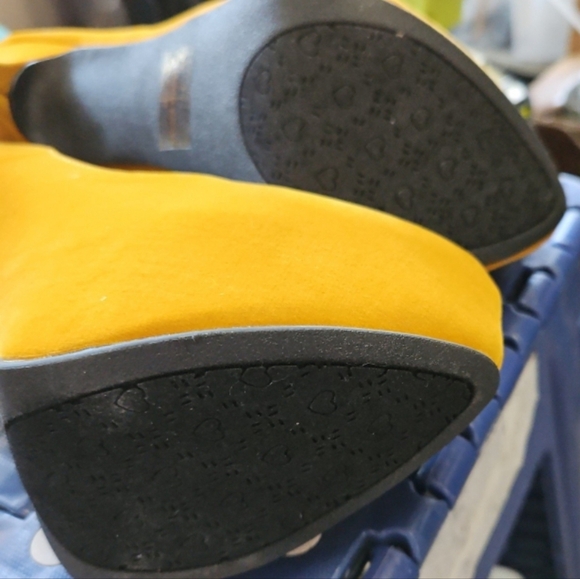 Qupid Women's Classic - Picture 9 of 11